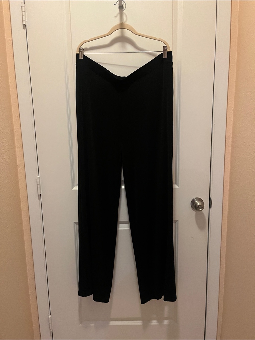 (NWT) Chico's Black Wide-Leg V-Waist Pants